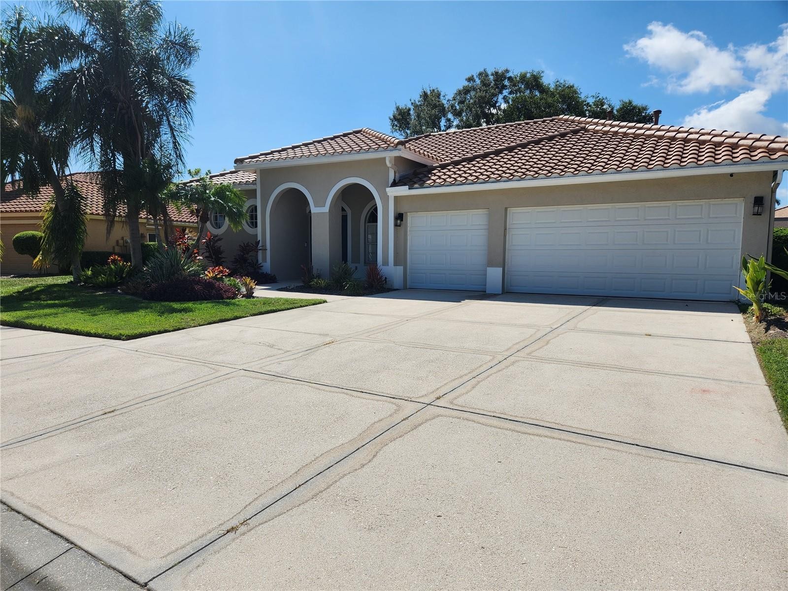 5274 FAR OAK CIR