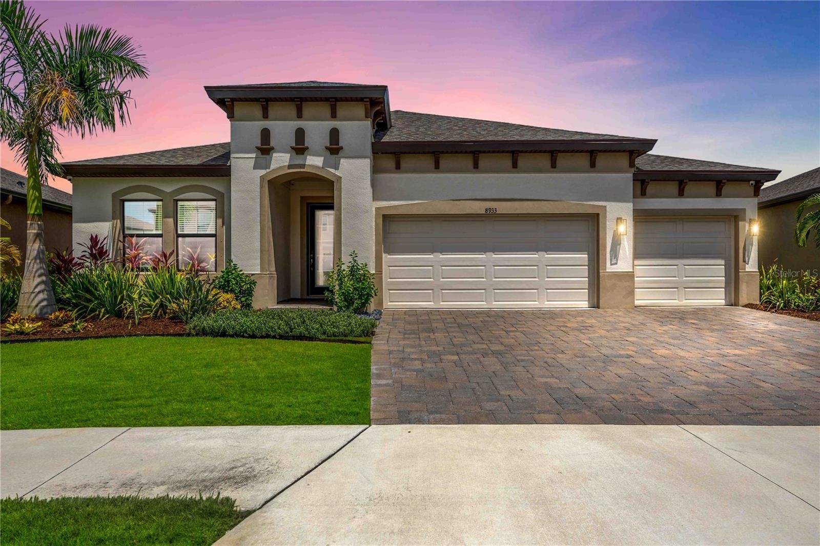 8933 ISABELLA CIR