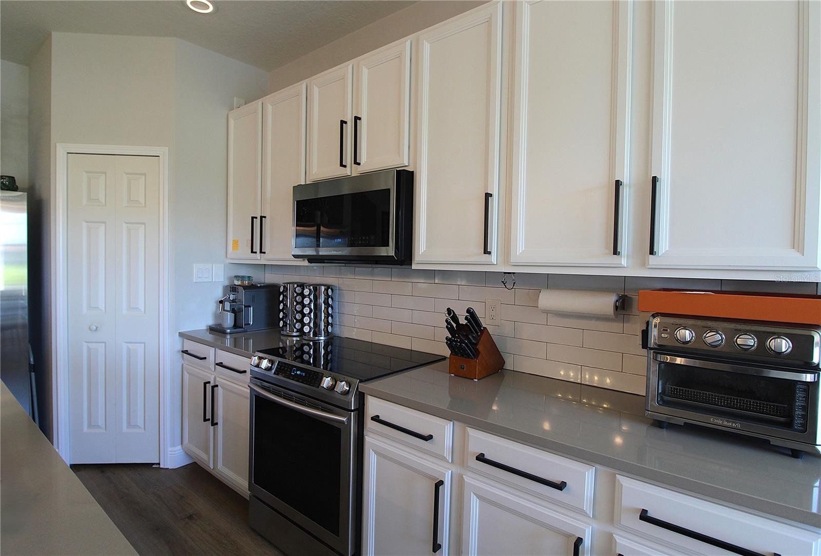 3806 PARKRIDGE CIR #21-105