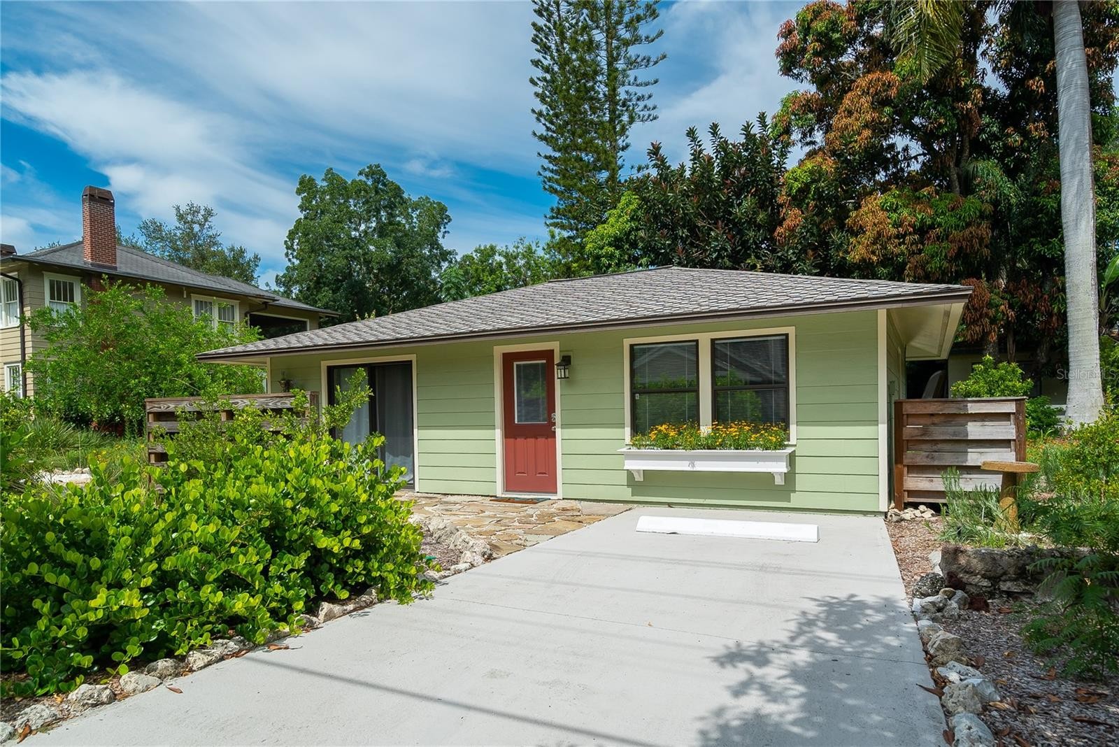 2475 ALAMEDA AVE #B