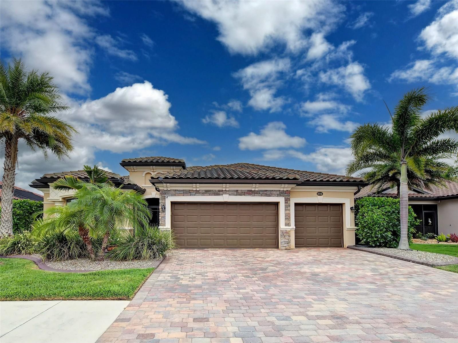 20745 GRANLAGO DR