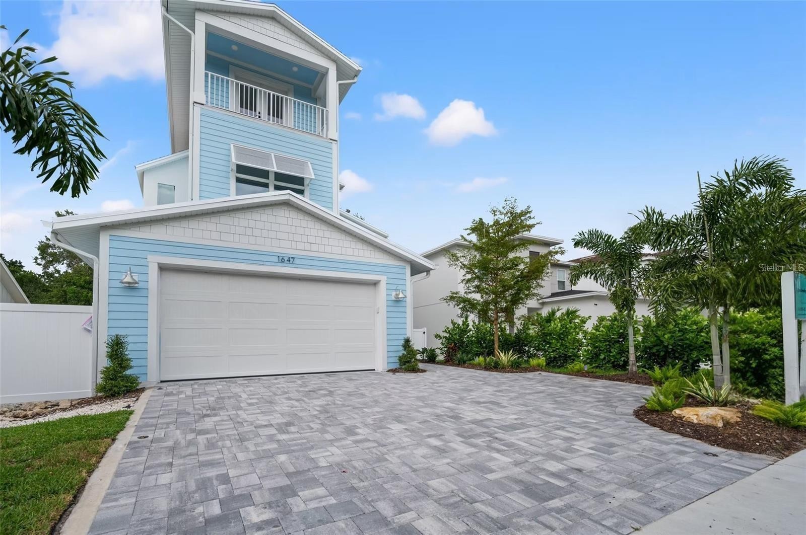 1647 SIESTA DR