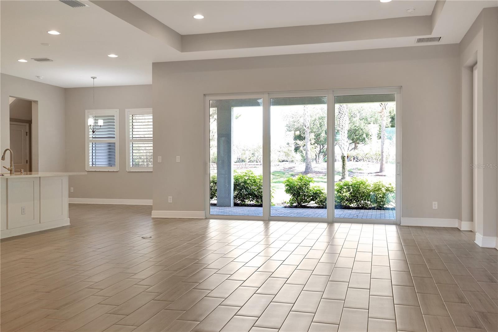 6133 LUNGO LAGO DR