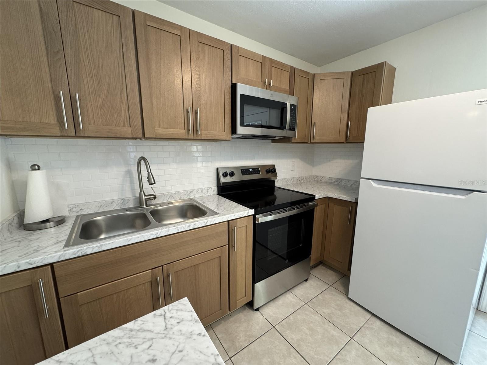 516 LAUREL RD W