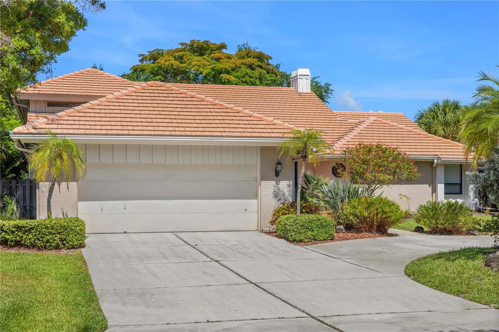 4937 LANDINGS CT
