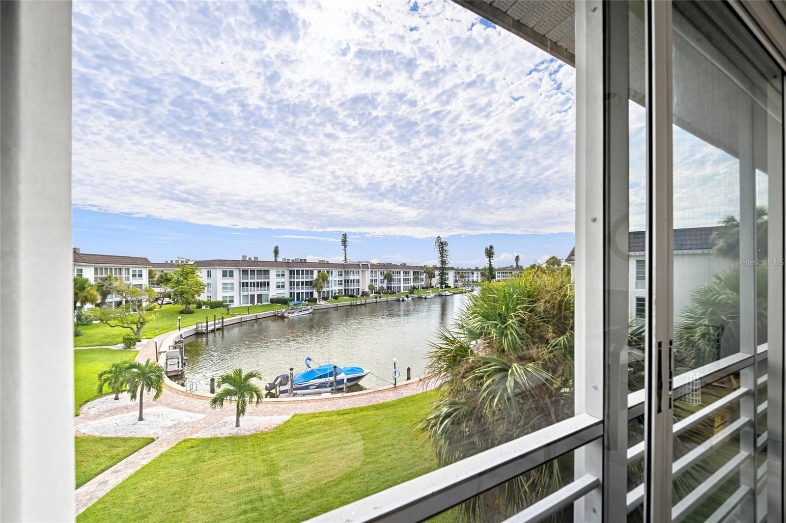 4370 CHATHAM DR #304