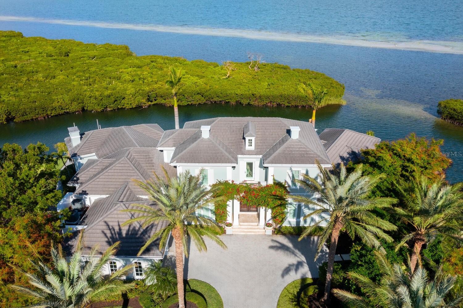 560 HARBOR POINT RD