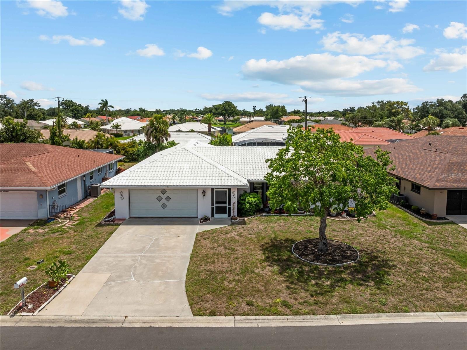 1619 E CYPRESS POINT DR
