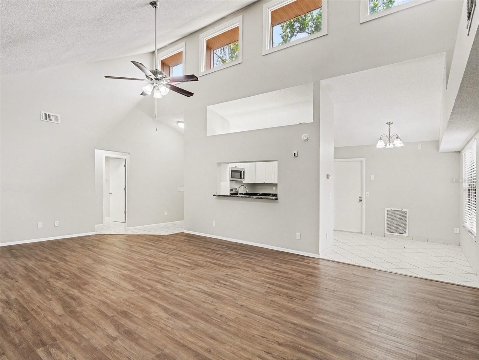 8211 COUNTRY OAKS CT