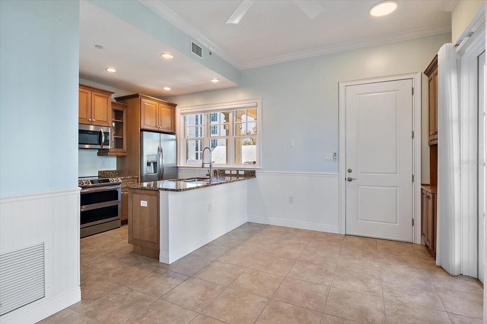 445 N ORANGE AVE #210