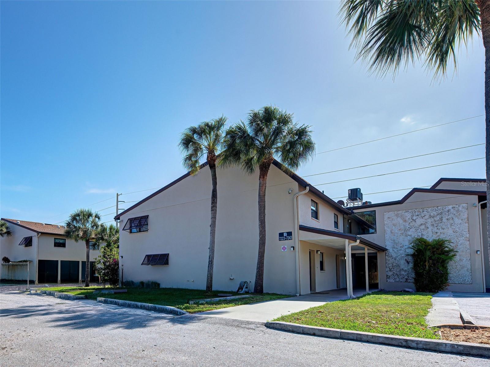 7237 CLOISTER DR #207