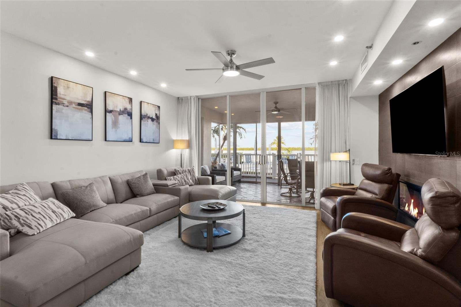 615 DREAM ISLAND PL #105