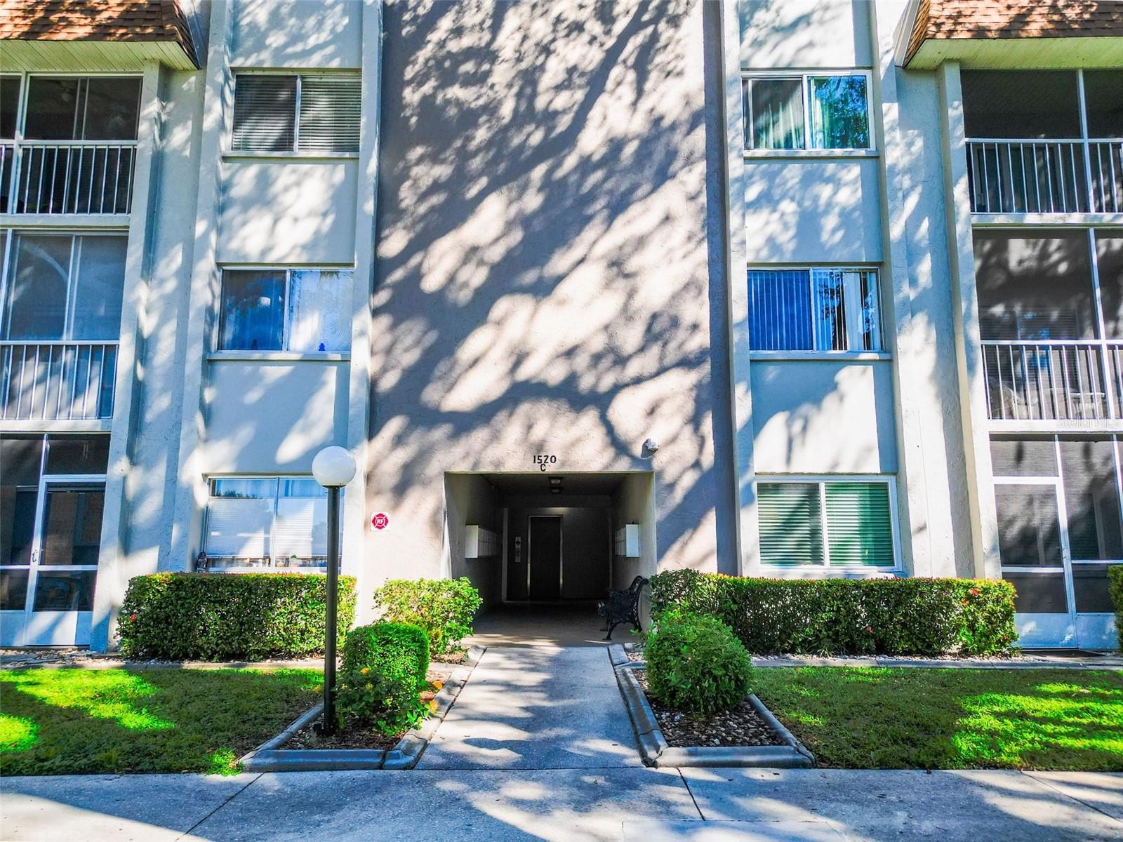 1520 GLEN OAKS DR E #244