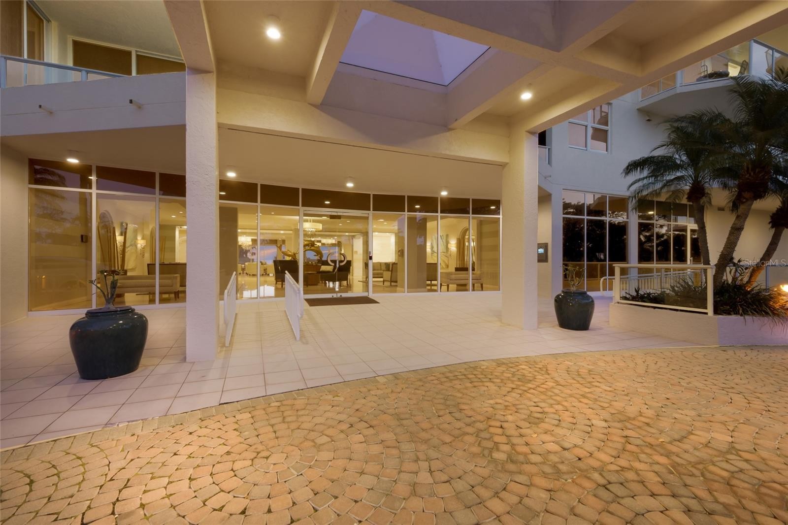 1800 BENJAMIN FRANKLIN DR #B1006