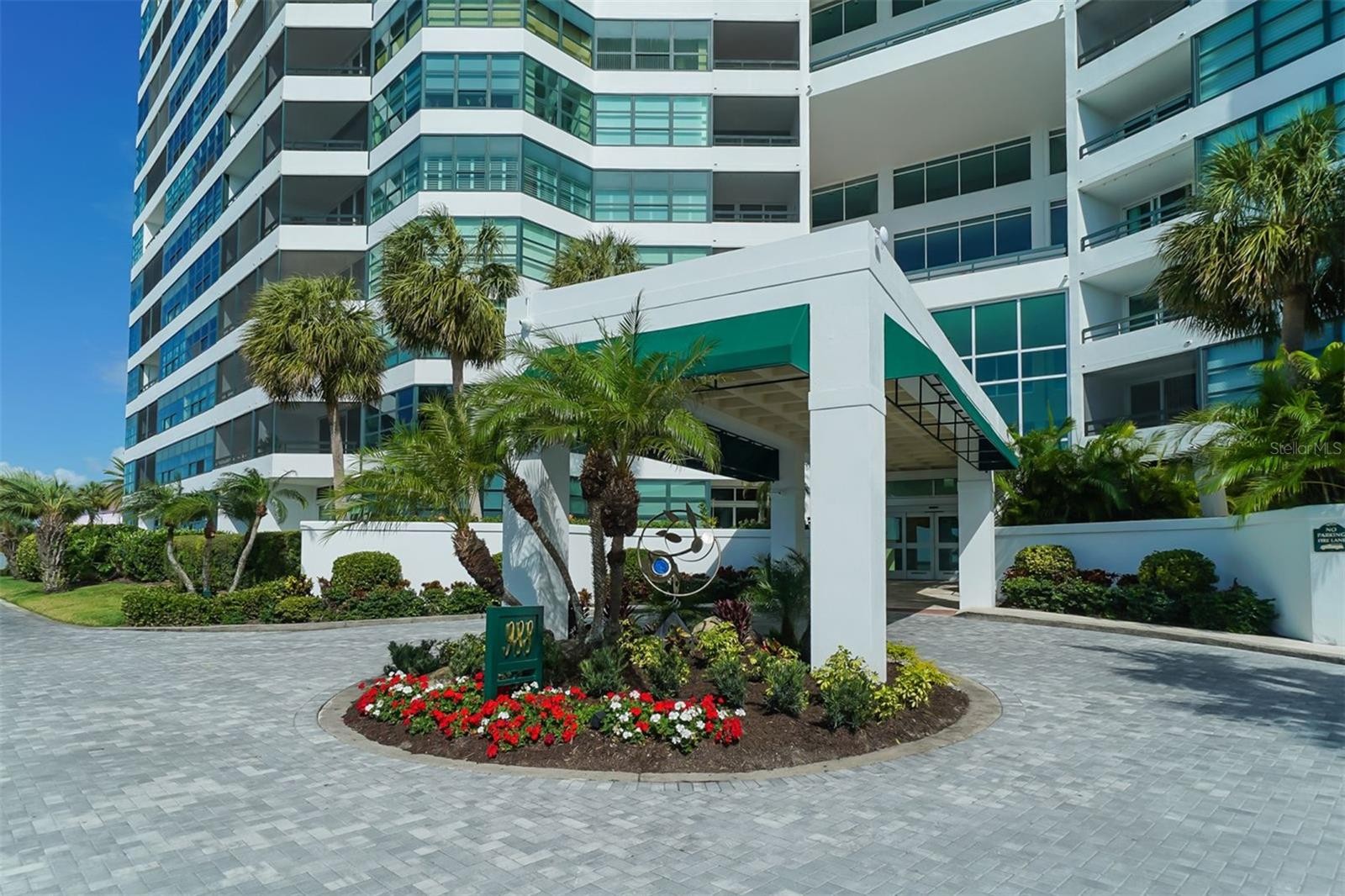 988 BOULEVARD OF THE ARTS #S1814