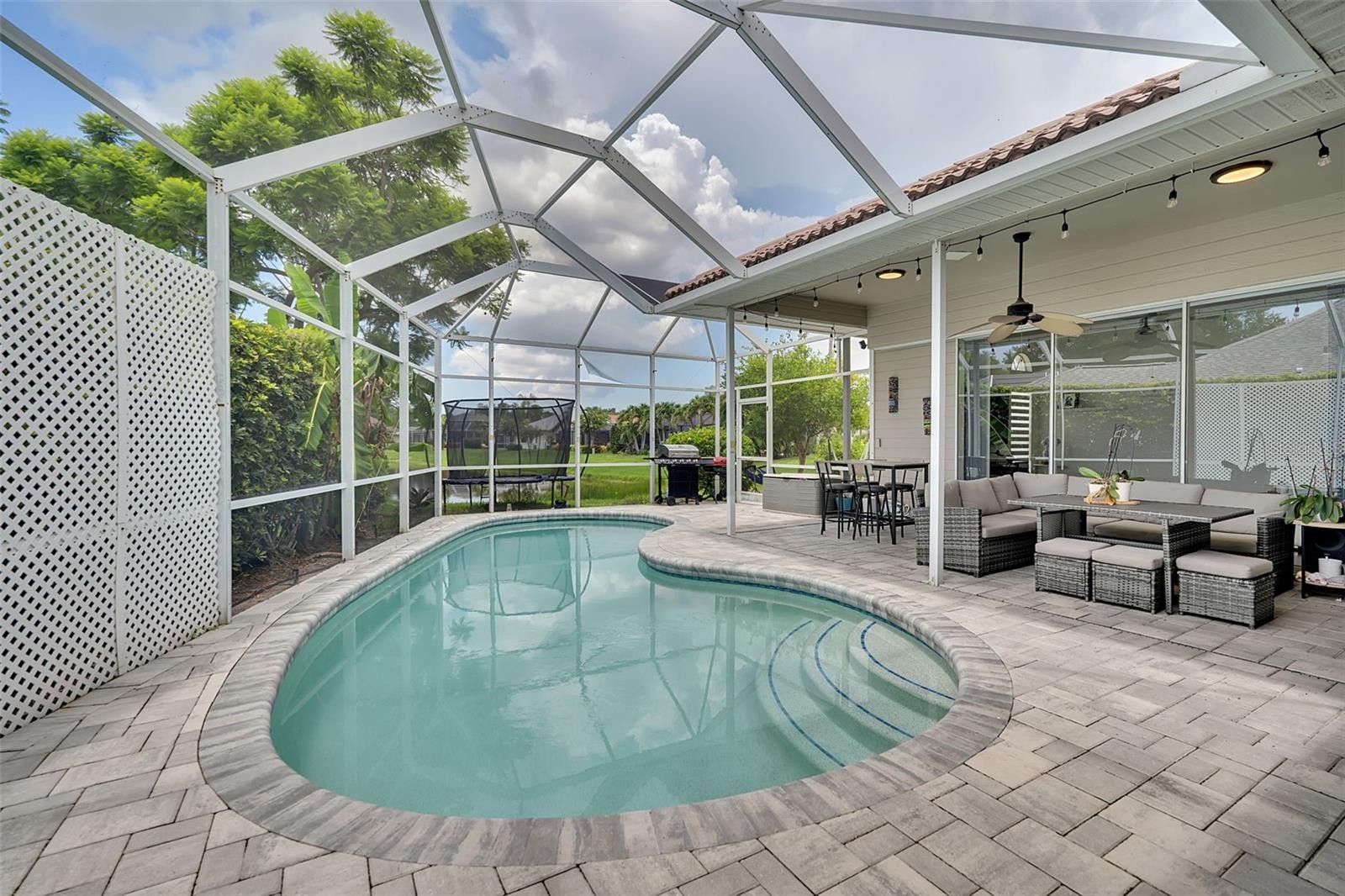 6817 CORRAL CIR