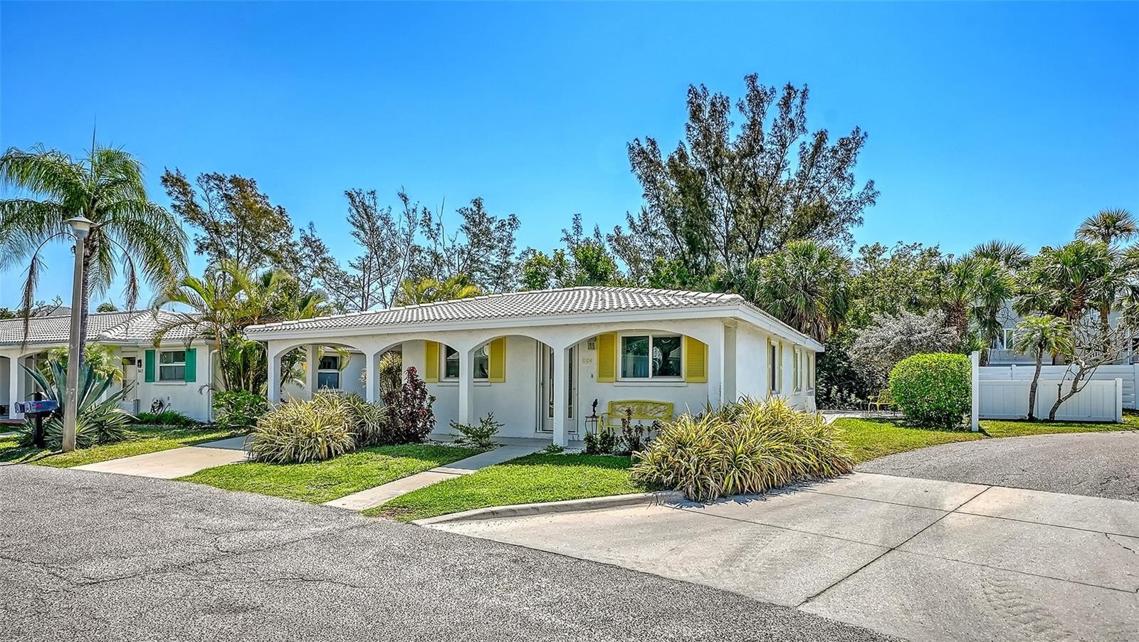 554 SPANISH DR S