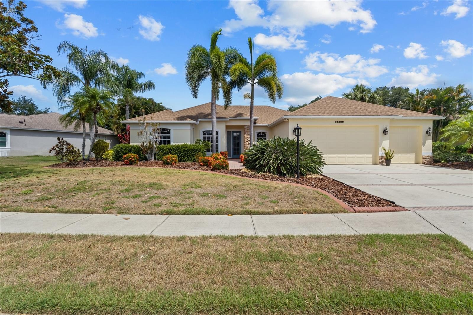 12209 CLUBHOUSE DR