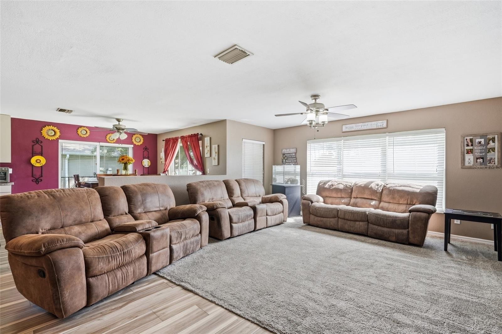 2279 MISTLETO LN
