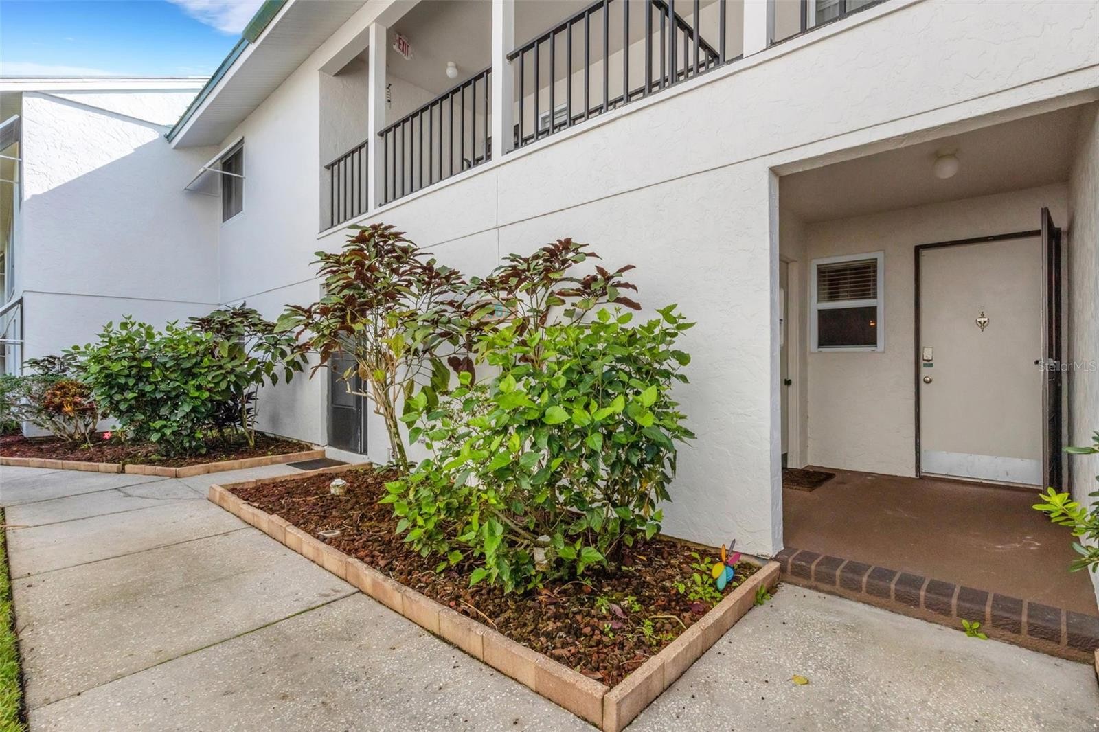 5661 MIDNIGHT PASS RD #401