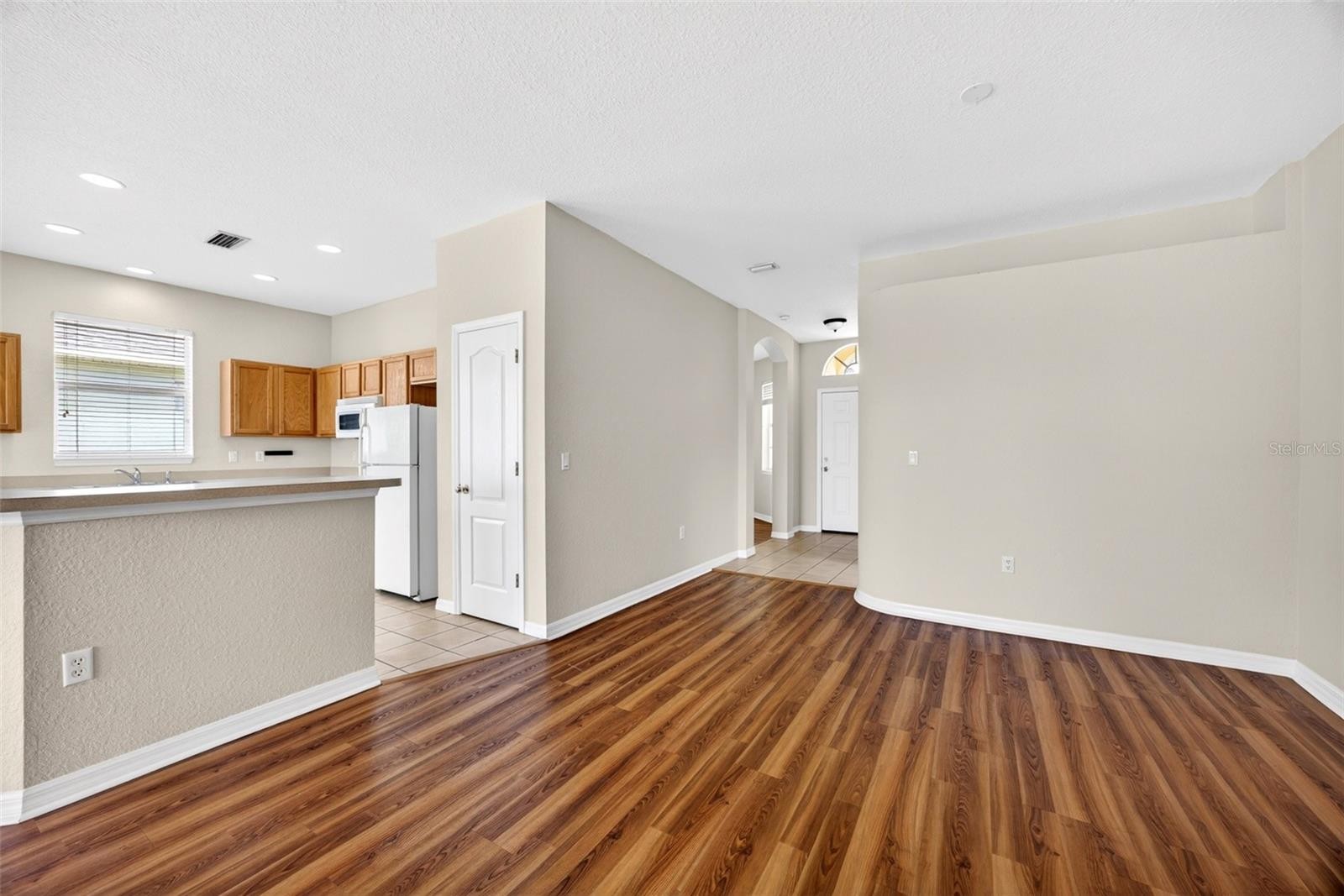 1823 SCARLETT AVE