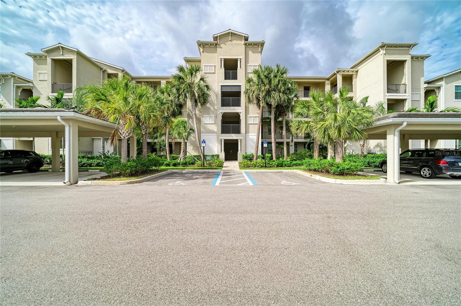 17724 GAWTHROP DR #401