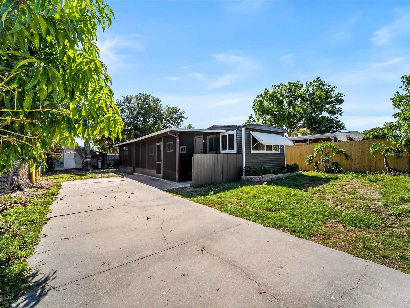 110 VERONA ST N