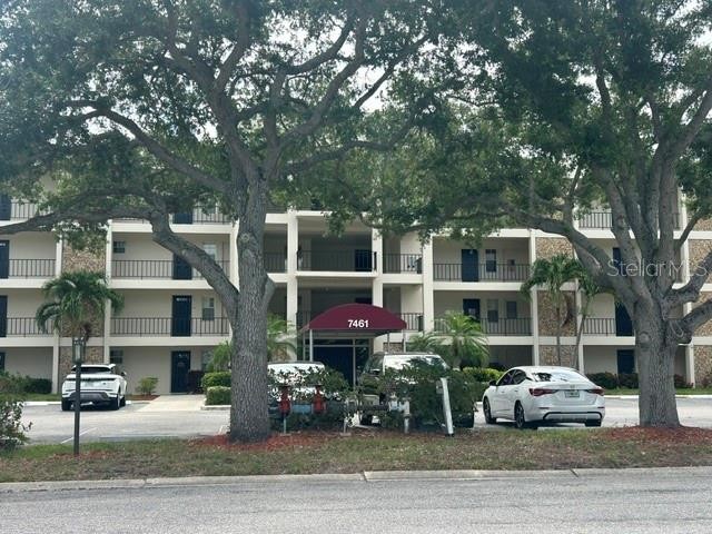 7461 W COUNTRY CLUB DR N #402