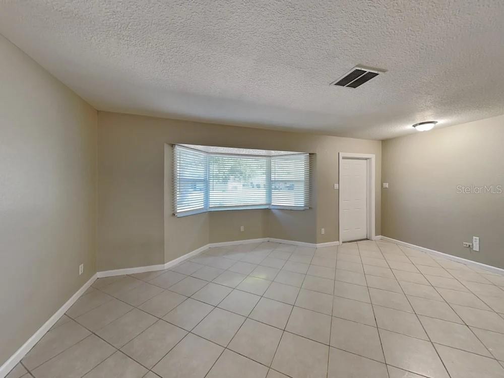 122 VAN DYCK DR