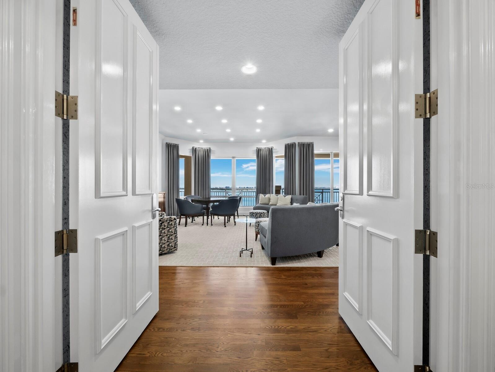 35 WATERGATE DR #1403