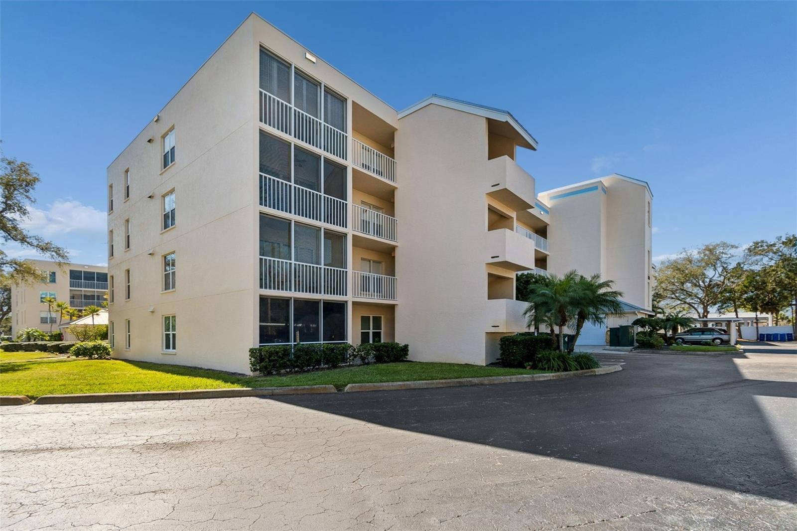 3950 IRONWOOD CIR #103