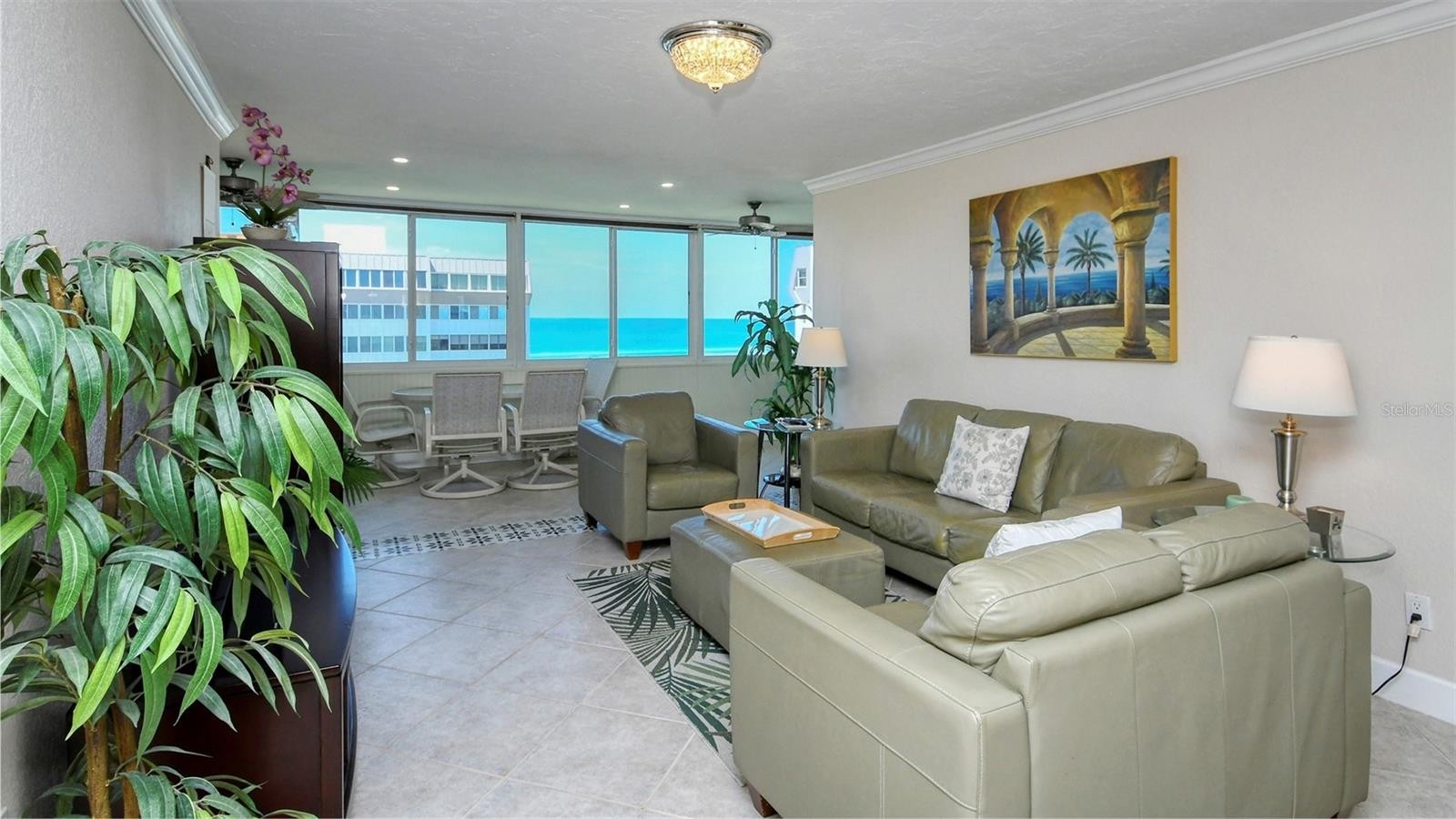 1125 W PEPPERTREE DR #702