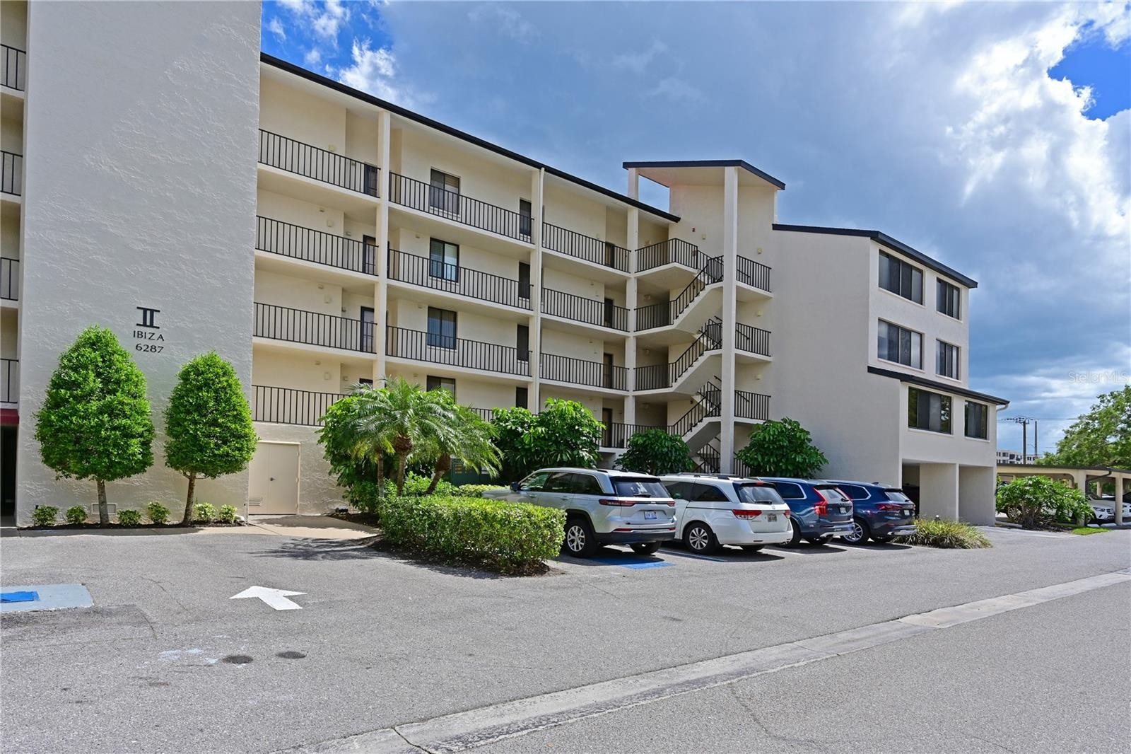 6287 MIDNIGHT PASS RD #201