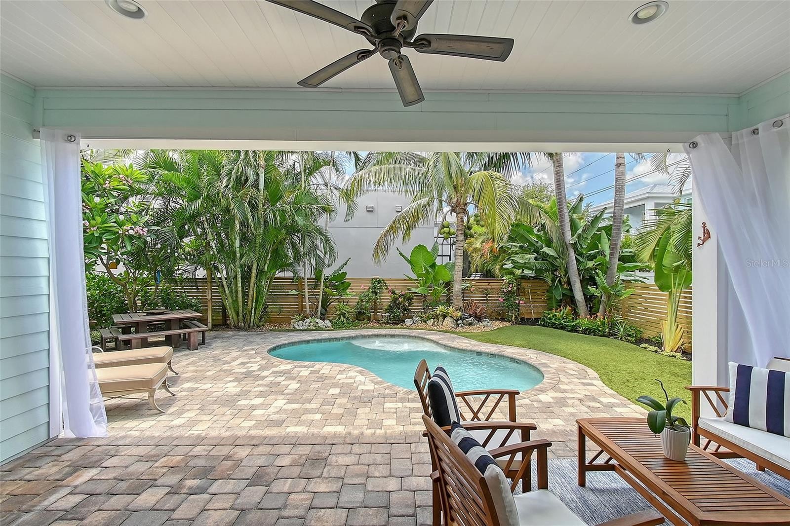1738 SIESTA DR