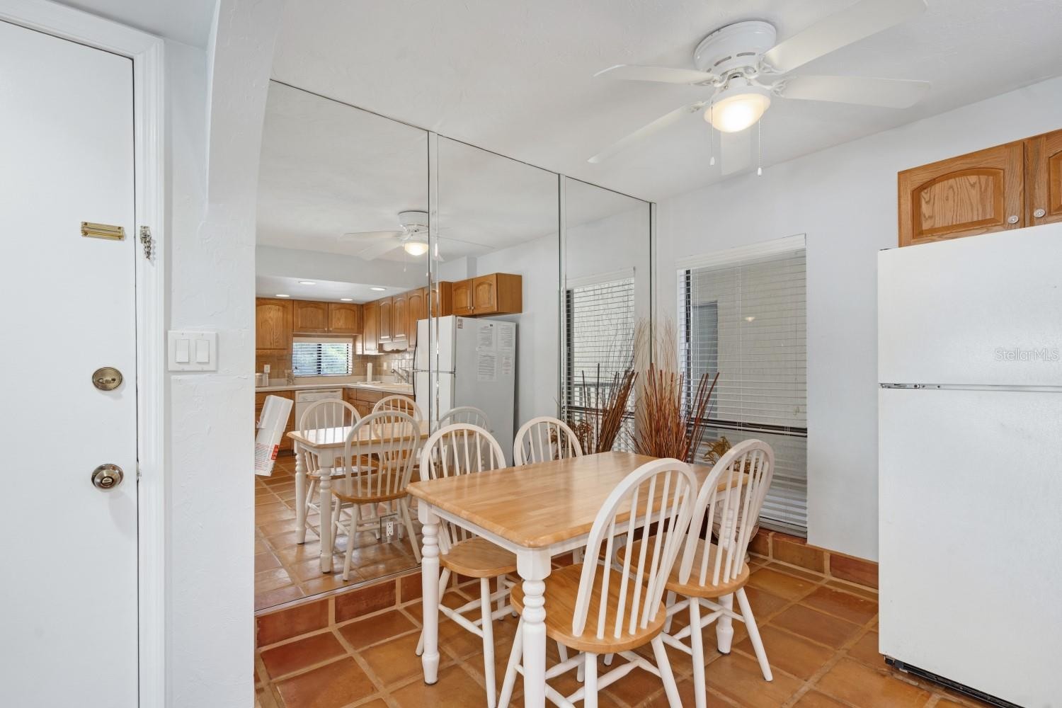 6157 MIDNIGHT PASS RD #E22