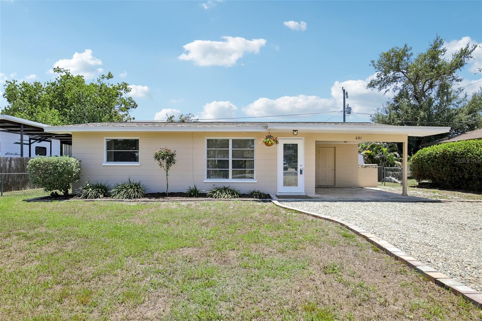 681 PALMETTO DR