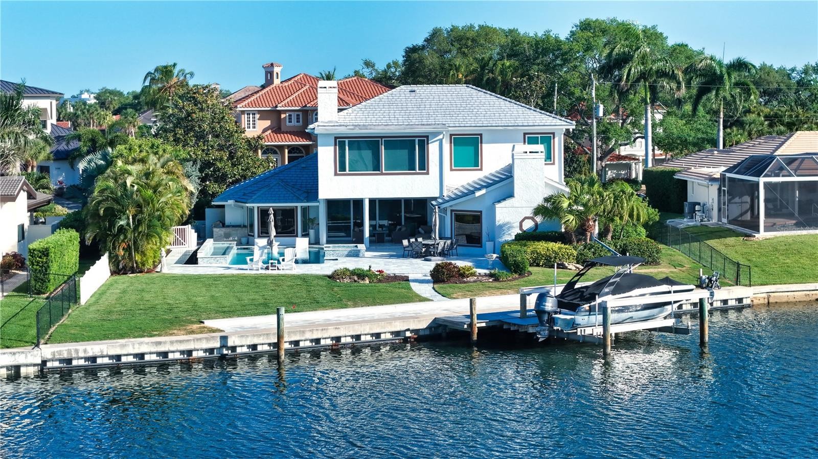 7689 COVE TER
