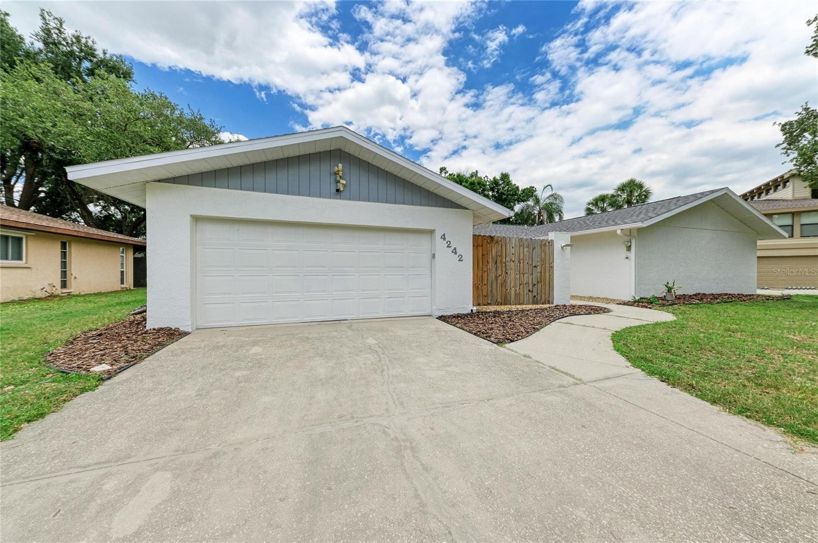 4242 DRYDEN CIR