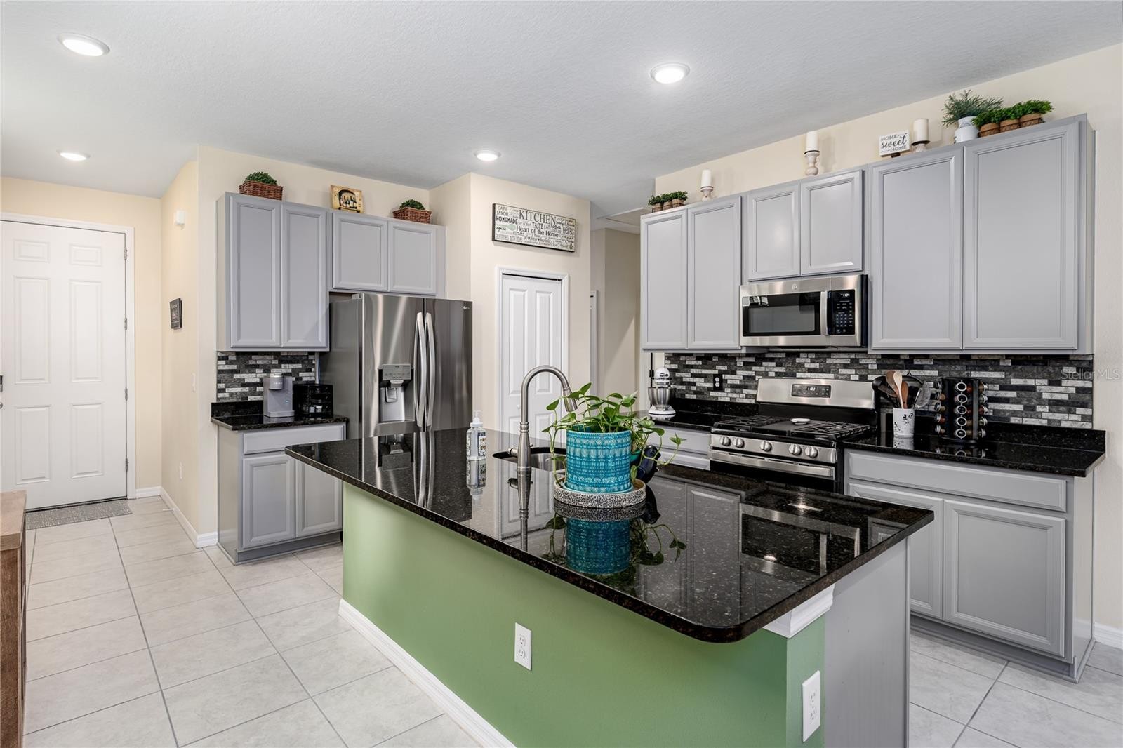 5714 LOS ROBLES CT