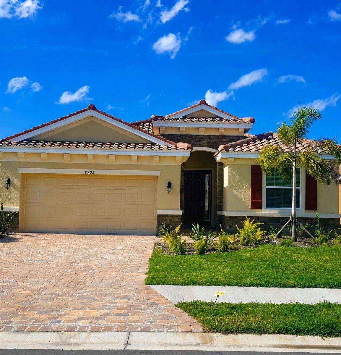 2903 ESMERALDA DR