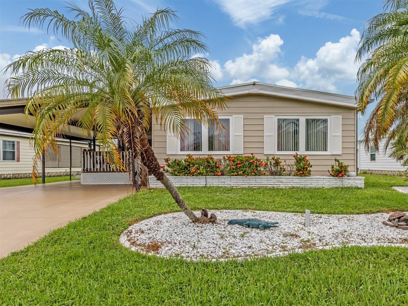 196 PALM HARBOR DR