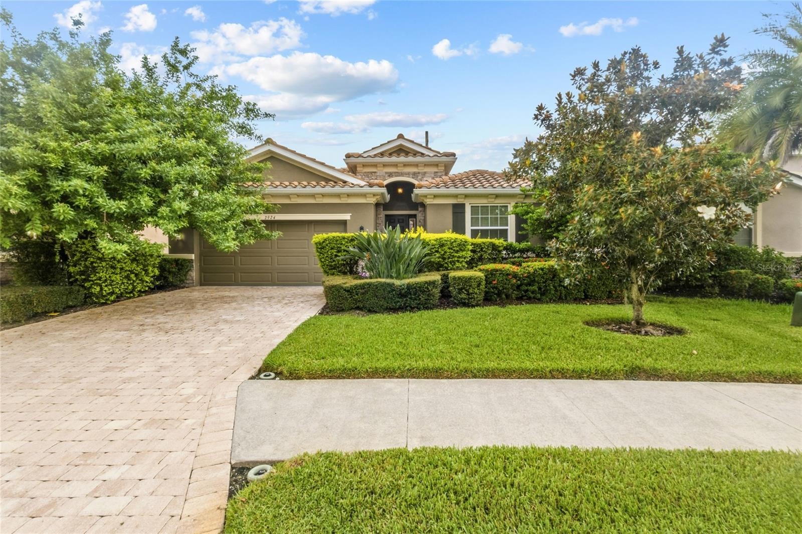2924 ORIOLE DR
