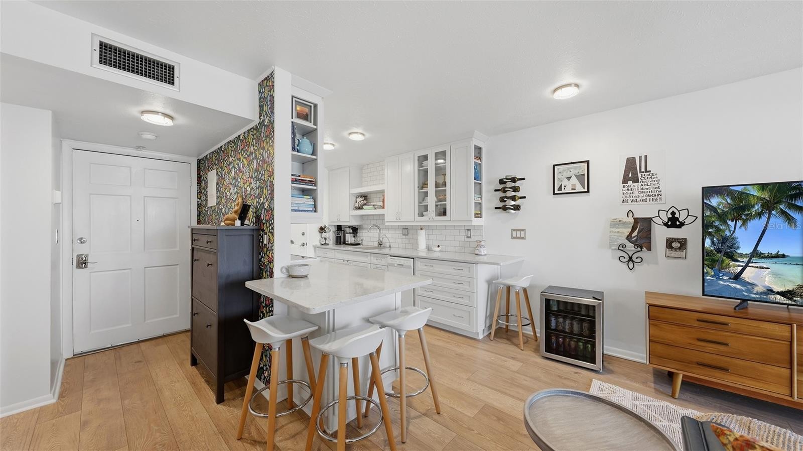 200 THE ESPLANADE N #B2