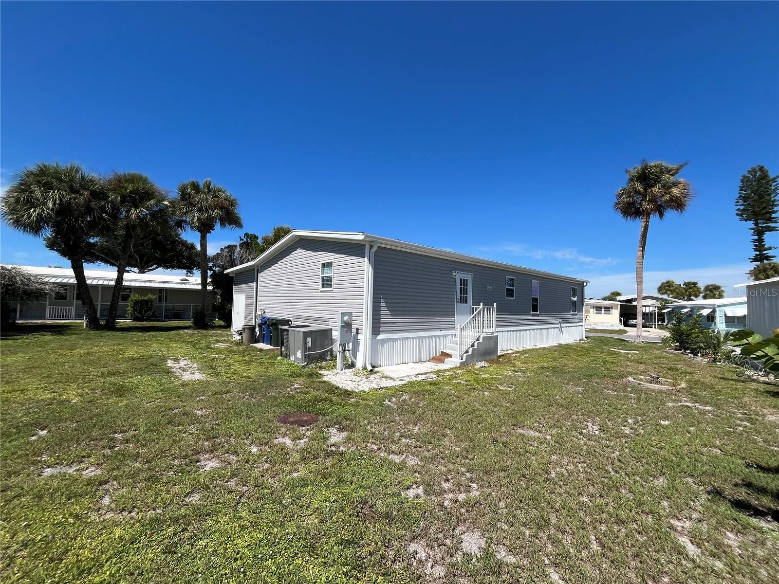 214 COMO DR