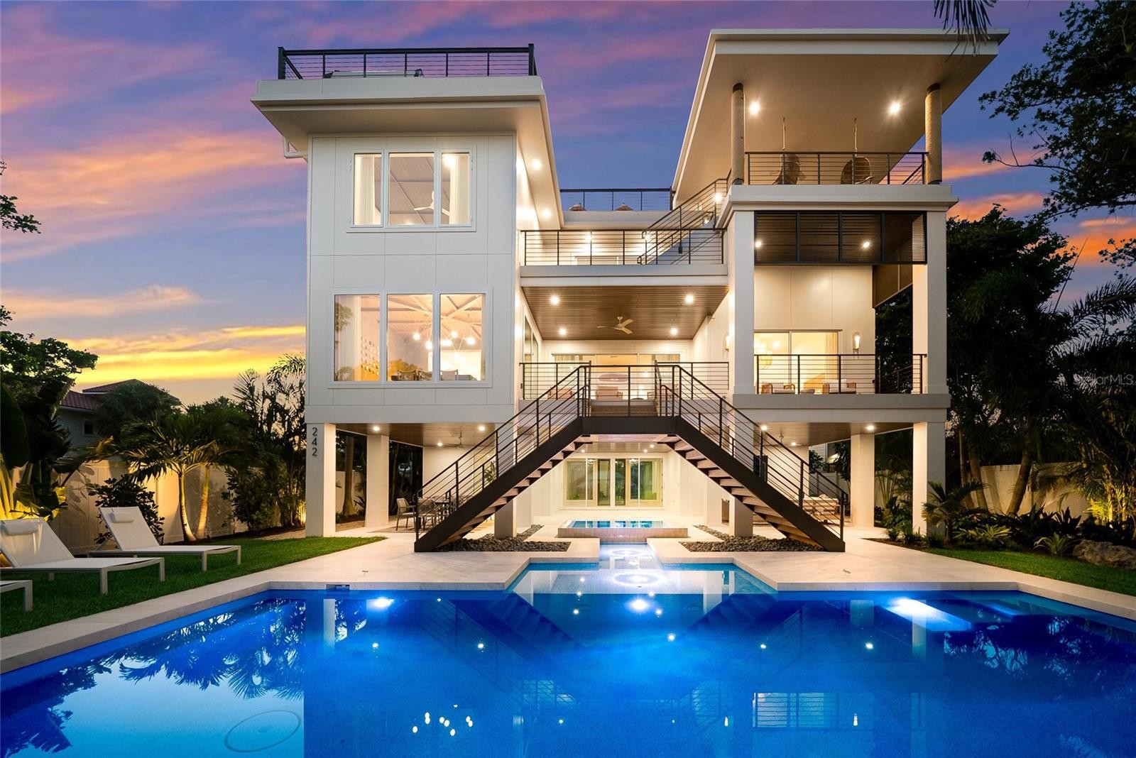 242 LAKEVIEW DR