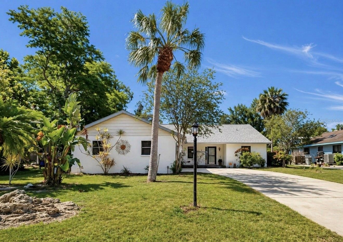948 WINTER GARDEN DR