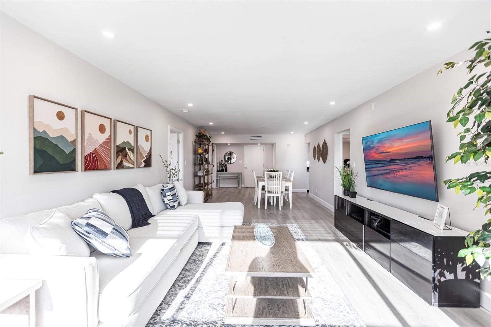 1125 W PEPPERTREE DR #402