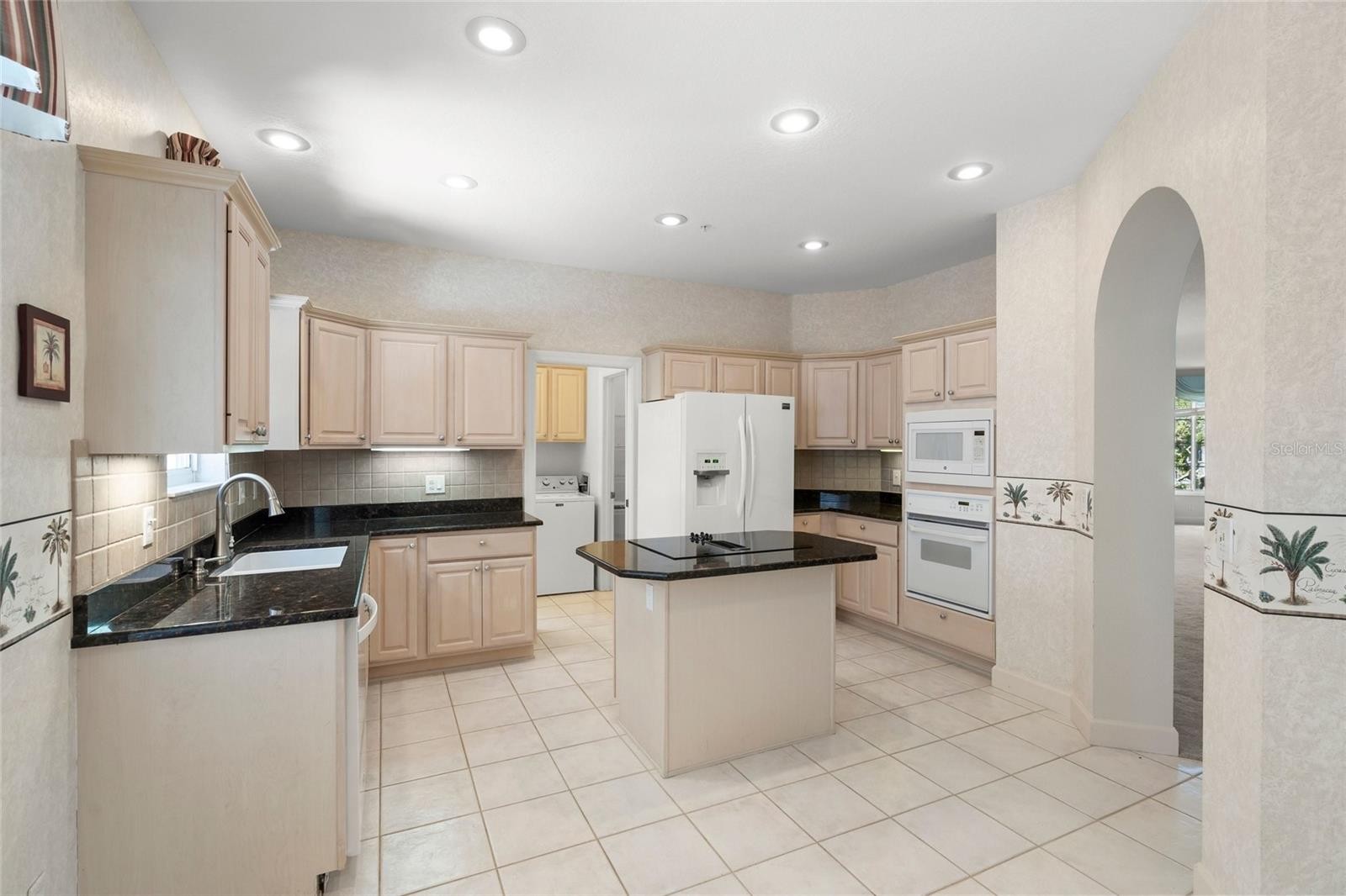 3954 HAMILTON CLUB CIR #14
