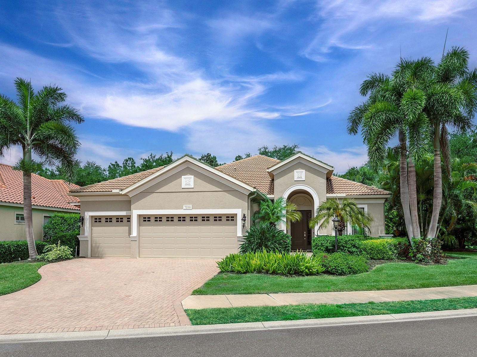 7210 LAKE FOREST GLN