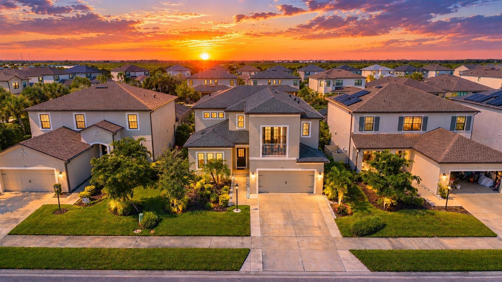9113 LUNA LN